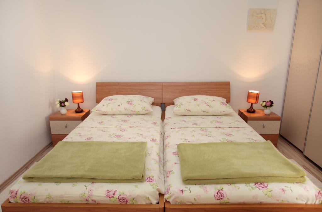 Room Mira Trogir Exterior foto