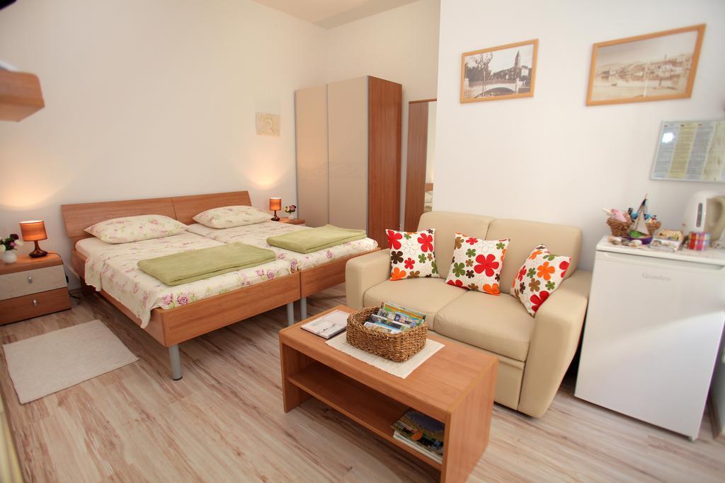 Room Mira Trogir Exterior foto